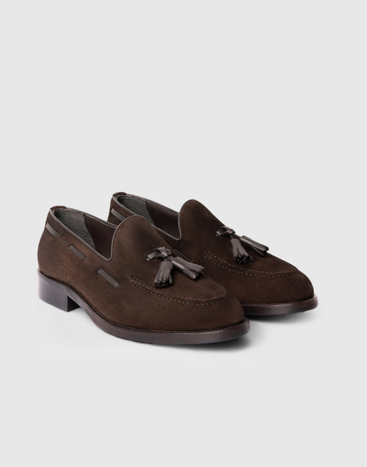 Mocassino con nappine in camoscio marrone